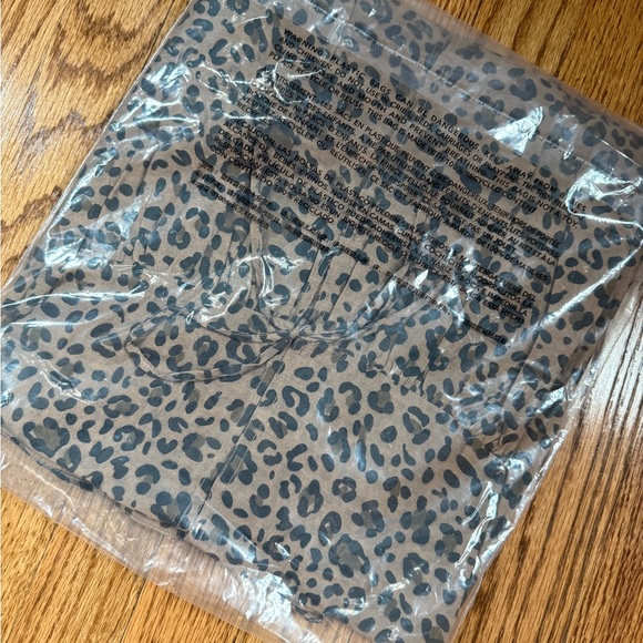 American Eagle Outfitters Tan Leopard Print Peplum Blouse - Picture 4 of 5